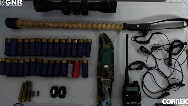 A GNR apreendeu armas, munições e material de comunicação
