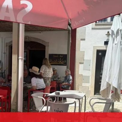 Irmãos abandonados após comer carapaus fritos e leite achocolatado