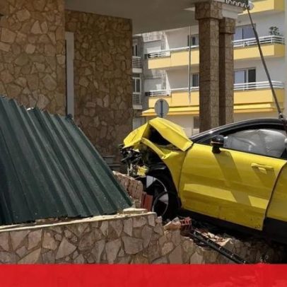 Carro despista-se e destrói fachada de casa em Cascais; condutora ferida