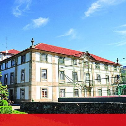 Recluso detido com droga, telemóvel, SIM e cabos USB escondidos no corpo