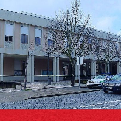 Homem suspeito de matar após insultos à filha menor começa julgamento Penafiel