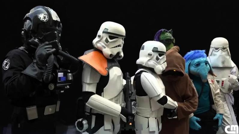 Corredores vestidos de personagens de Star Wars percorrem ruas de Hong Kong