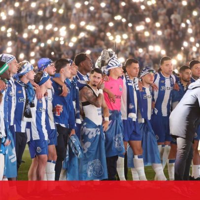 Milhares no Estádio do Dragão homenageiam Jorge Costa à luz de lanternas