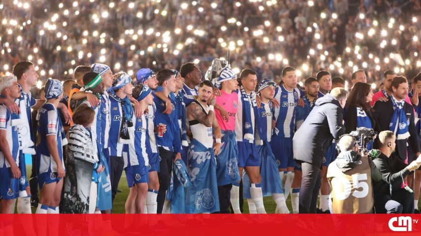 À luz das lanternas, milhares no Estádio do Dragão homenagearam Jorge Costa