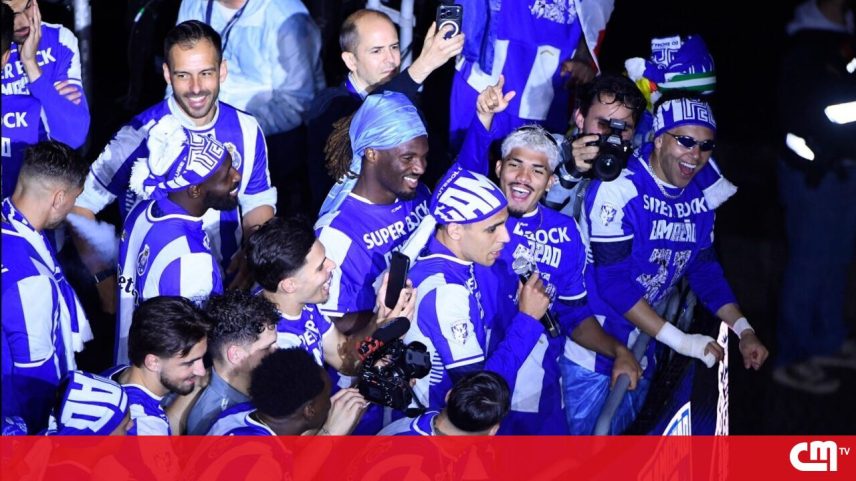 FC Porto levanta taça de campeão e faz megafesta no coração da cidade. Saiba tudo sobre as celebrações portistas