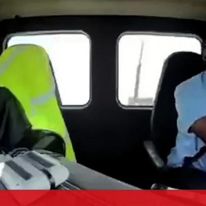 Carrinha de entregas é atingida por avião nos EUA