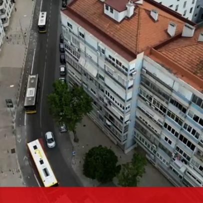Drone mostra caos de trânsito após colisão entre autocarro e carro em Benfica
