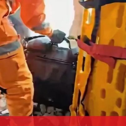 Destruição em interior de prédio após queda de avião em BH
