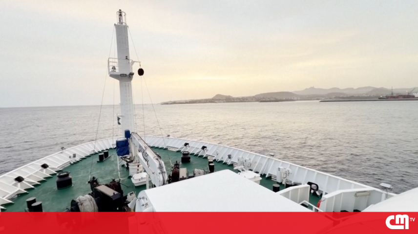 Imagens mostram interior de cruzeiro retido em Cabo Verde após surto de hantavírus