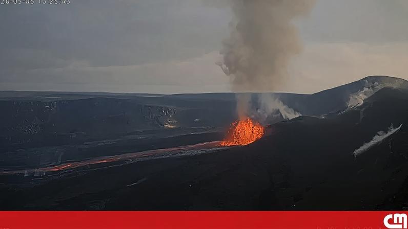 Vulcão Kilauea, no Havai, voltou a entrar em erupção, esta terça-feira, e a expelir lava. Os episódios de erupção com fontes de lava duram, normalmente, menos de 12 horas.