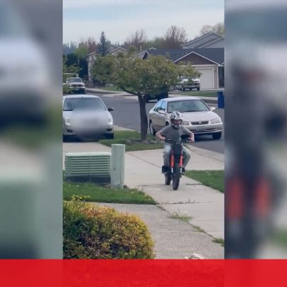 Mulher dirige no passeio para perseguir criança a andar de bicicleta