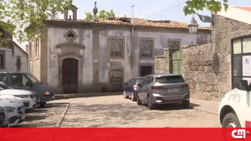 Solar abandonado em Trancoso gera preocupação entre os moradores. Há jovens que frequentam o local de forma ilegal para consumir substâncias ilícitas.