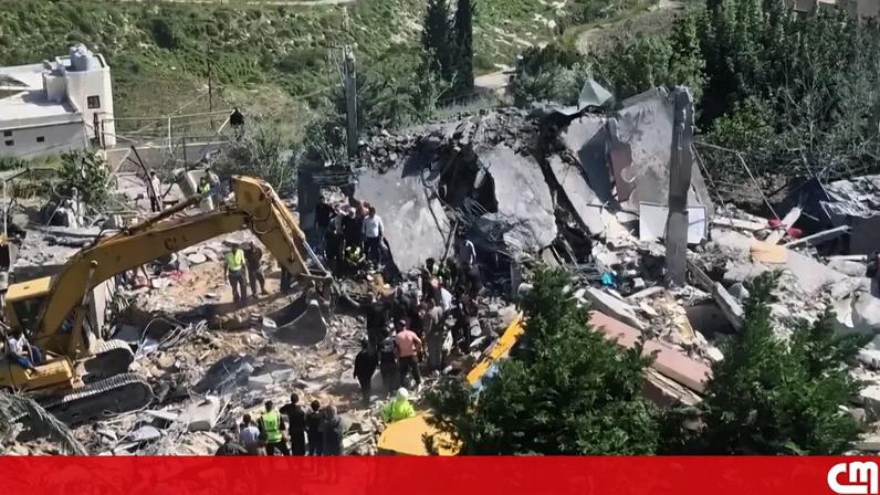 Imagem de edifícios destruídos e ruas cobertas de destroços após ataques israelitas no sul de Beirute e noutras zonas do sul do Líbano, numa nova escalada do conflito na região.