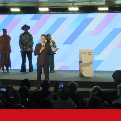 Macron repreende plateia por barulho durante evento no Quénia