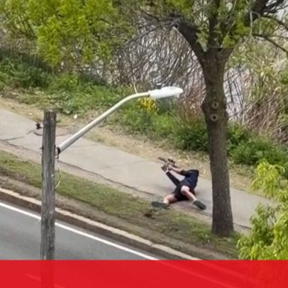 Imagens mostram homem armado a disparar contra condutores nos EUA