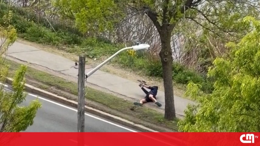 Imagens mostram homem armado a disparar contra condutores nos EUA