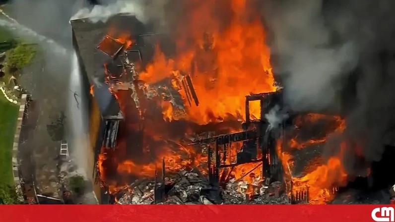 Incêndio de grandes dimensões consome habitação em New Jersey, imagens aéreas