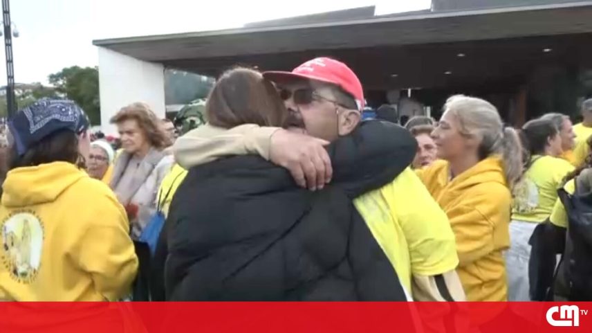 Ágata Rodrigues emociona-se ao chegar ao Santuário de Fátima após peregrinação