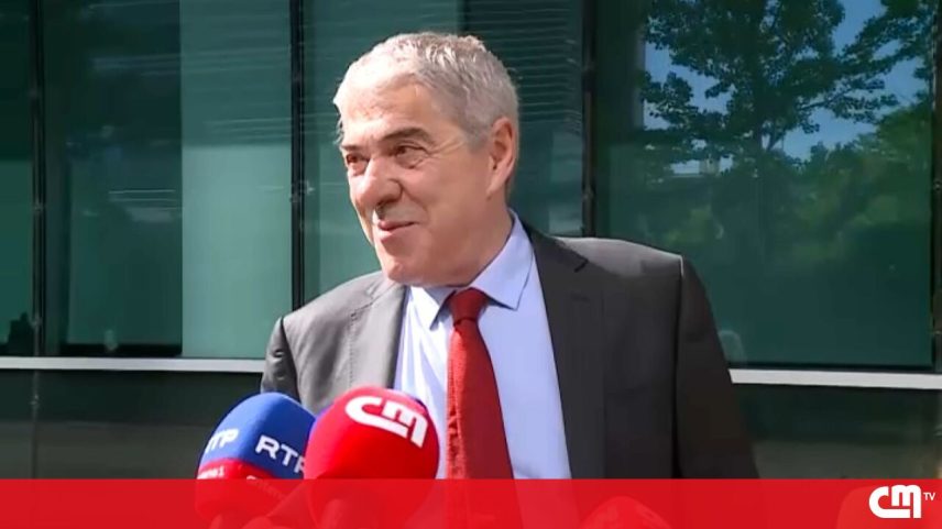 Sócrates na chegada ao tribunal