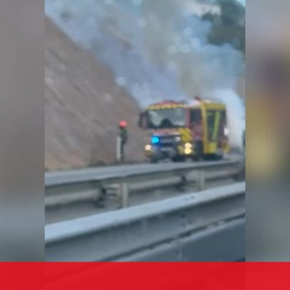 Carro incendiado na A9 CREL, Loures