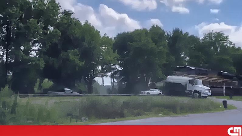 Colisão entre camião-cisterna e comboio a alta velocidade nos EUA