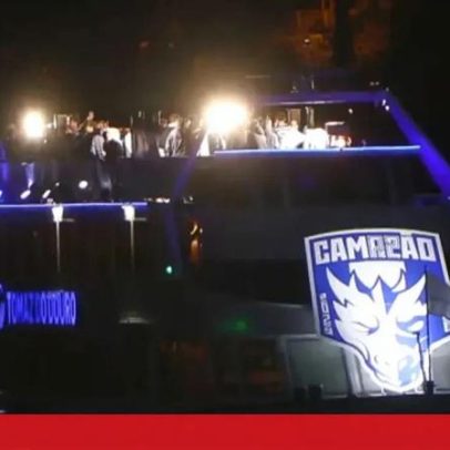 Dragões celebram festa a bordo a caminho da Ribeira
