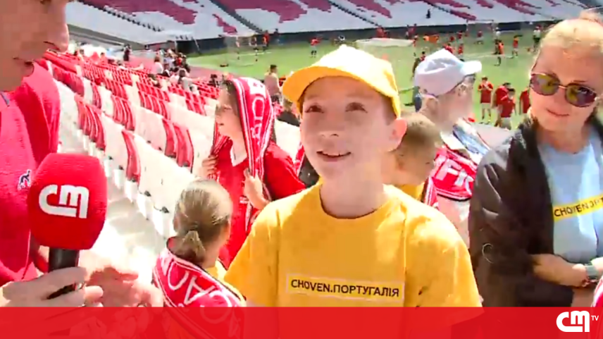 Sem alarmes e felizes: Crianças ucranianas visitam Estádio da Luz