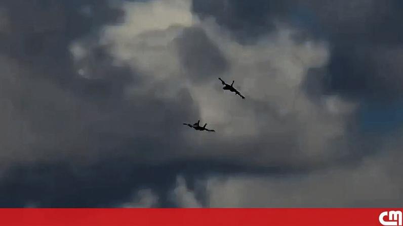 Imagens mostram dois aviões da Marinha dos EUA a colidir em pleno ar