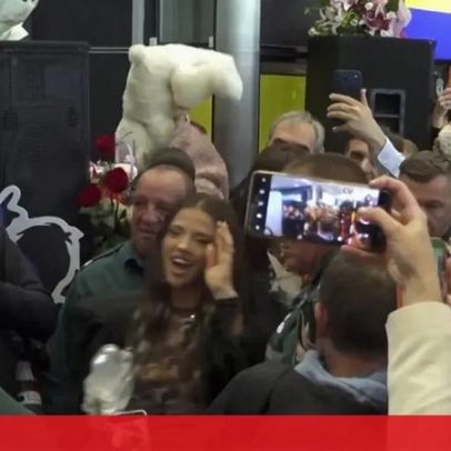 Vencedora da Eurovisão chega a Sófia cercada por centenas de fãs