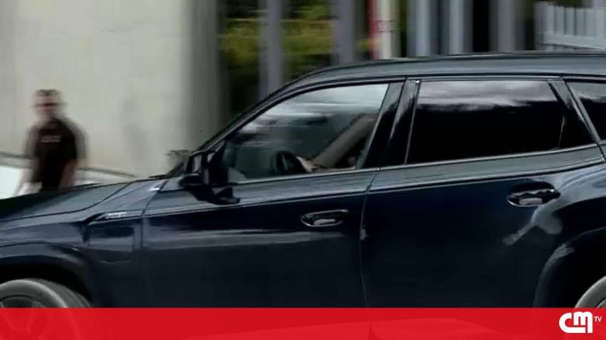 Mourinho chega ao centro de treinos do Benfica no Seixal