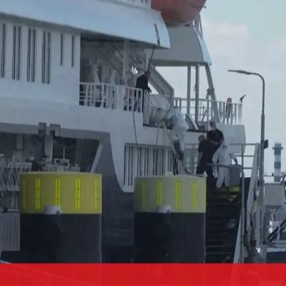 Equipas de proteção abandonam navio com hantavírus no porto de Roterdão