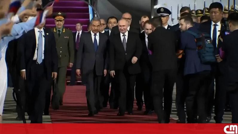 Putin chega a Pequim para fortalecer aliança Rússia-China