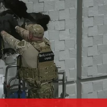 Drone não detonado é removido de prédio em Odessa