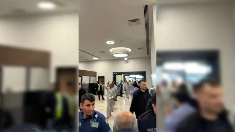 Imagens mostram chegada de ativistas da flotilha ao aeroporto de Istambul