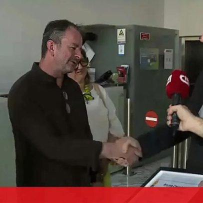 Carlos Rodrigues distingue padeiro como Herói CM por salvar crianças francesas