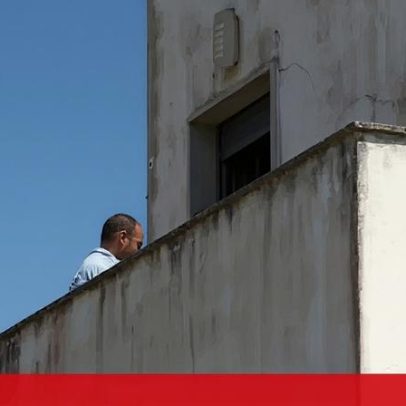 Gritos e cânticos no posto da GNR de Palmela sobre mãe e padrasto
