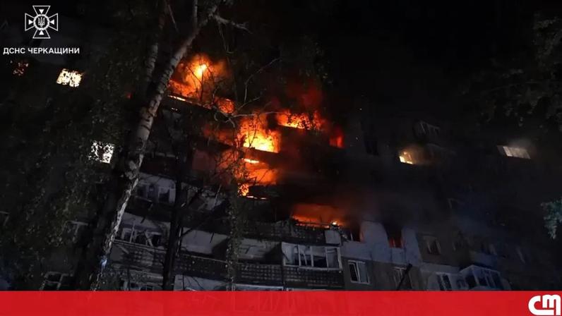 As imagens das equipas de emergência a prestar auxílio aos ucranianos após nova ronda de massivos ataques russos em Kiev