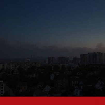 Nuvem de fumo em Kiev após ataques russos durante a madrugada