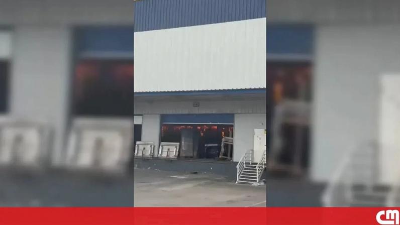 Novas imagens do incêndio no armazém da DHL em Vialonga