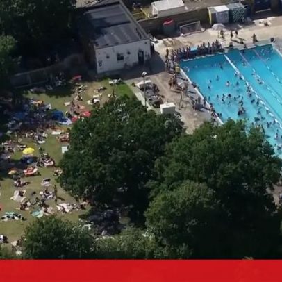 Londres enfrenta calor recorde; multidões aproveitam piscinas e áreas verdes