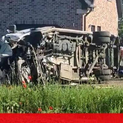 Autocarro escolar colide com comboio na Bélgica: equipas de emergência presentes