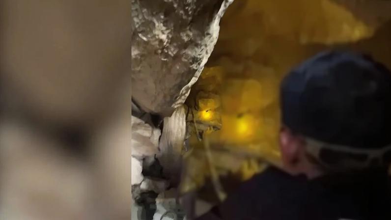 Equipes de resgate em Laos tentam salvar sete pessoas presas em gruta inundada