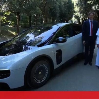 Vídeo mostra Papa Leão XIV ao volante do primeiro eléctrico da Ferrari