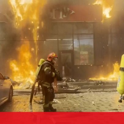 Ataque russo em pleno dia deixa várias pessoas feridas em Odessa