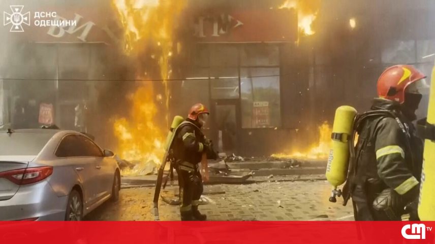 Ataque russo em pleno dia deixa várias pessoas feridas em Odessa