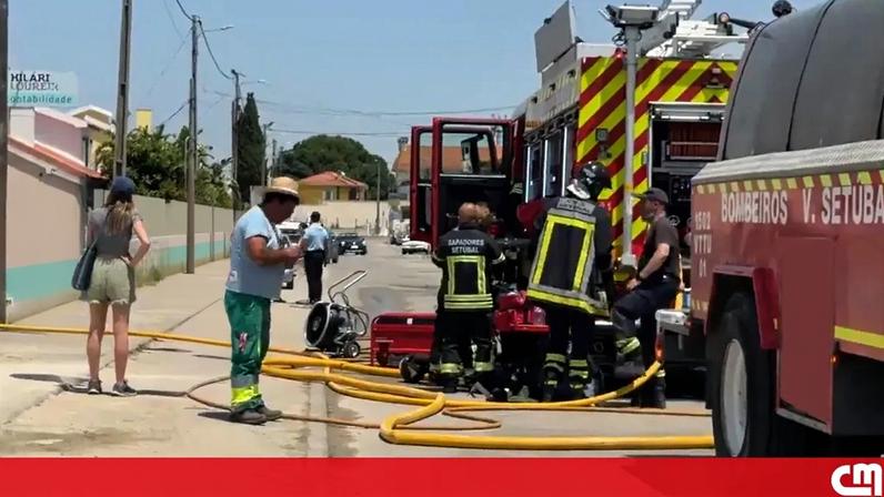 Incêndio em armazém de cortiça em Setúbal