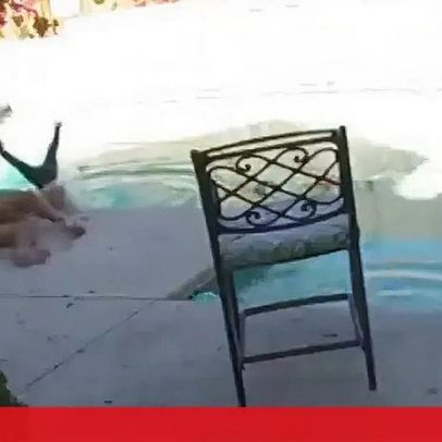 Pai salva filha segundos após queda na água em piscina