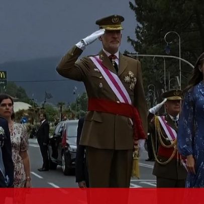Rei de Espanha participa na parada militar do Dia das Forças Armadas