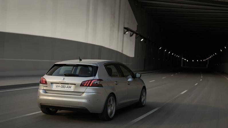 Peugeot 308 recall por risco de rutura dos cintos de segurança