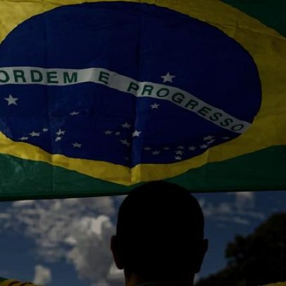 Flávio Bolsonaro cai seis pontos; Lula avança após mensagens vazadas